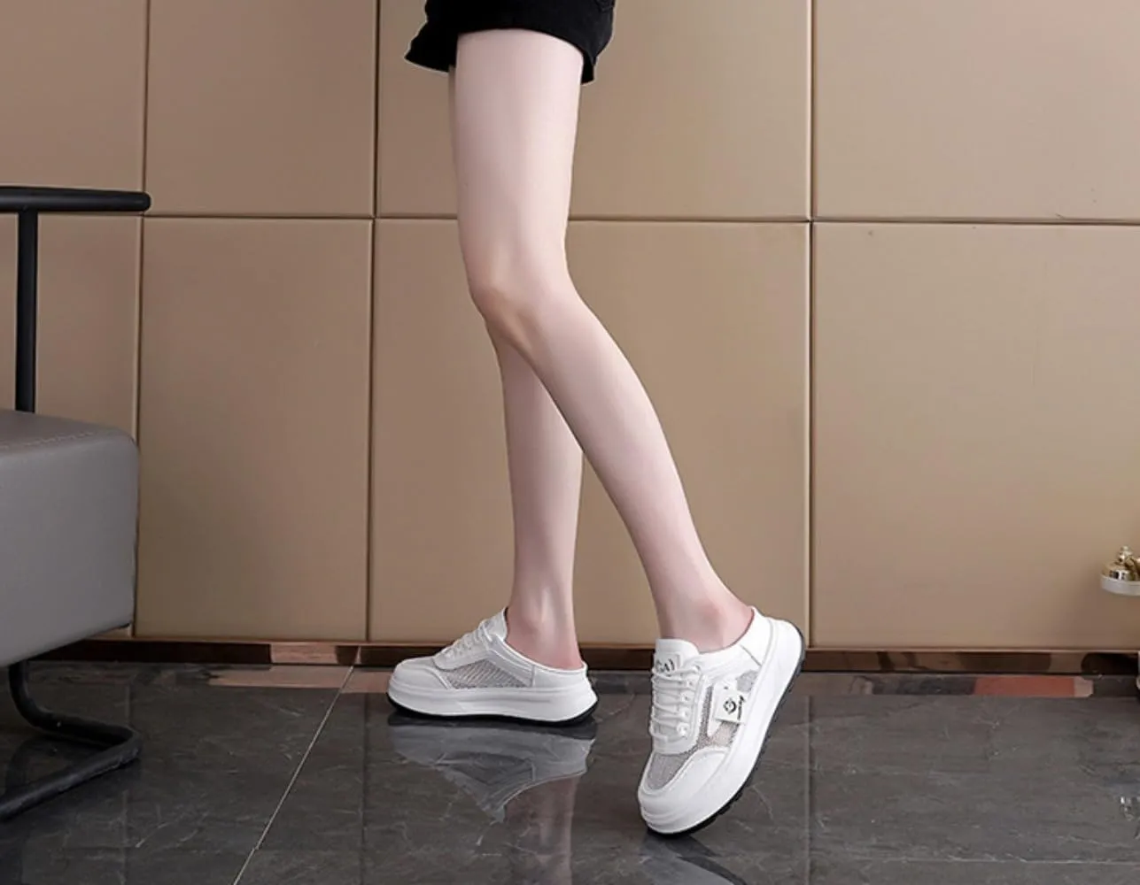 Backless Tennis Shoes for Women Wide Mule Sneakers Slip on House Slippers Platform Sandals Breathable Mesh Lightweight Casual Sports Shoes No Slip Comfort Walking Slides Summer Office Gym Driving