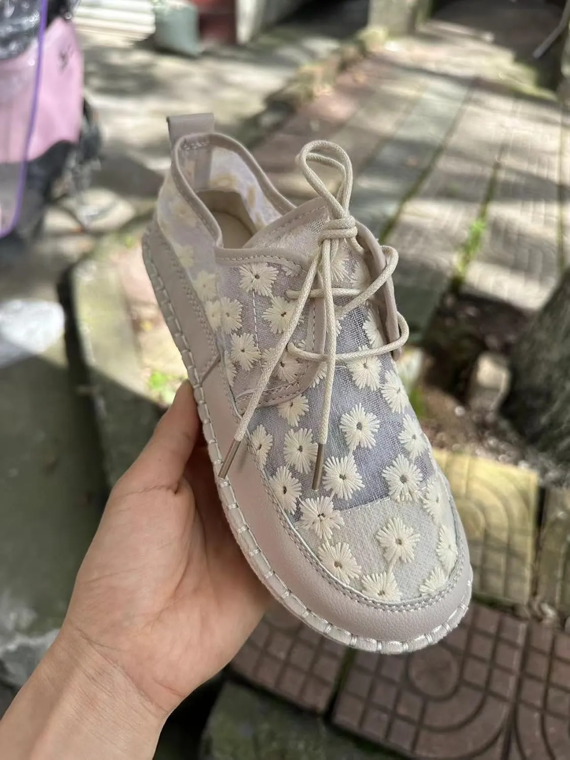 Comfortable Flat Casual Shoes with Round to for Women Embroidered Lace Breathable Lace-Up Low-Top Sneakers