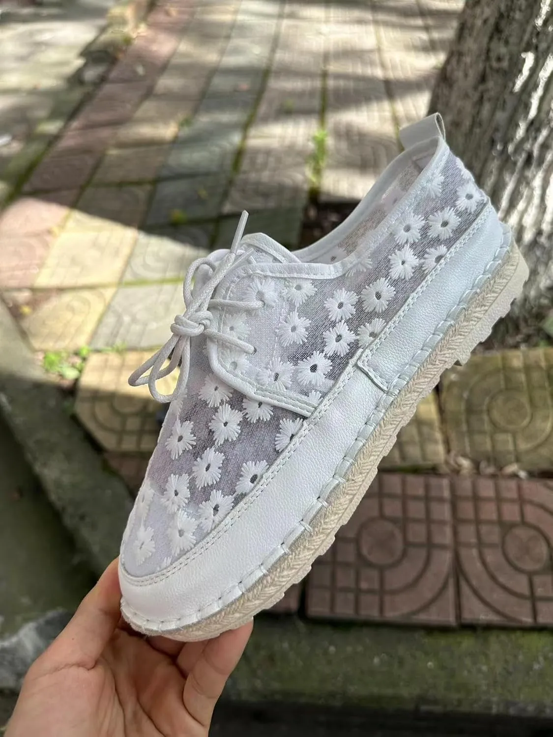 Comfortable Flat Casual Shoes with Round to for Women Embroidered Lace Breathable Lace-Up Low-Top Sneakers