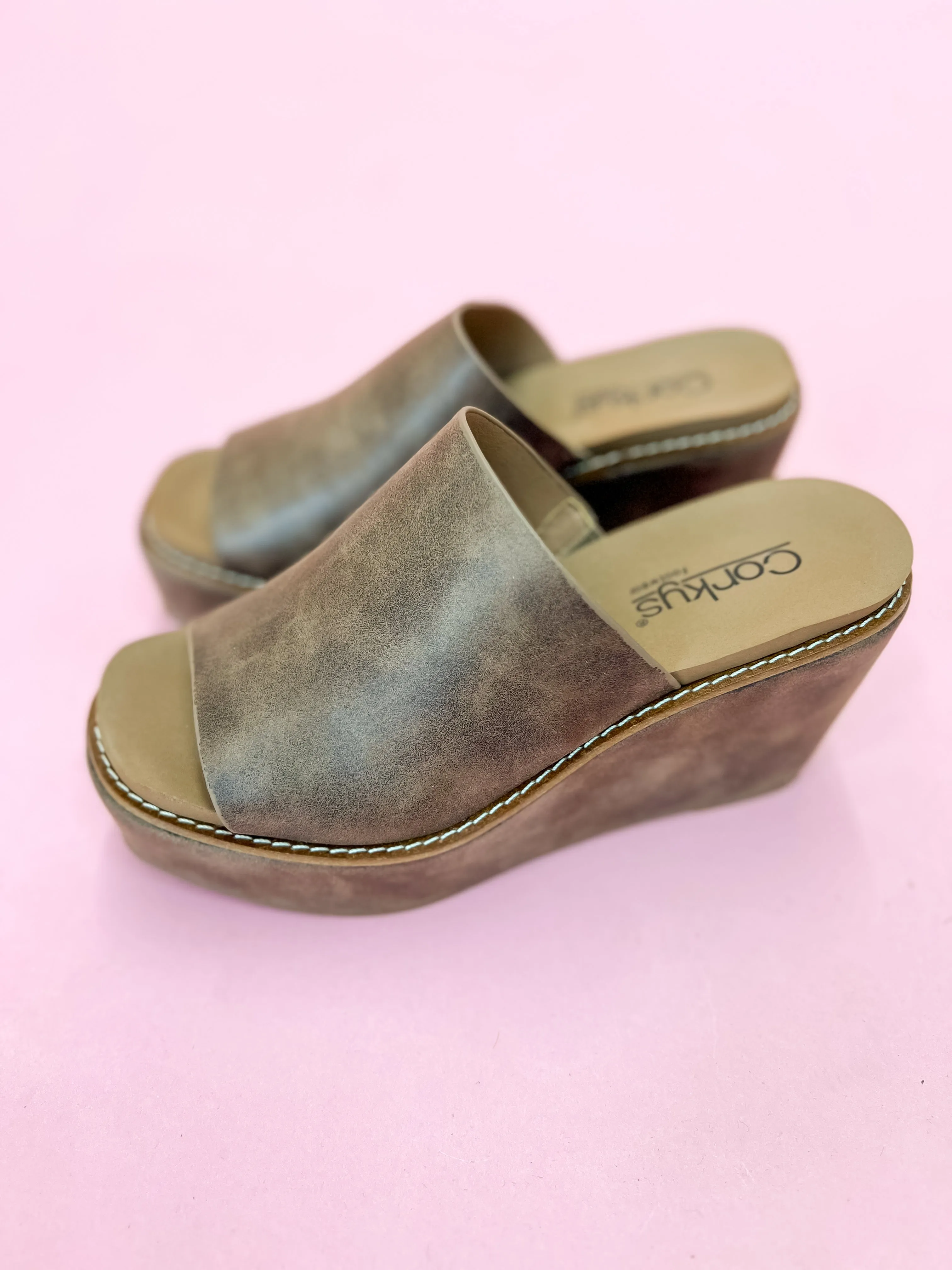 [Corky's] Mugshot Wedge - Tan