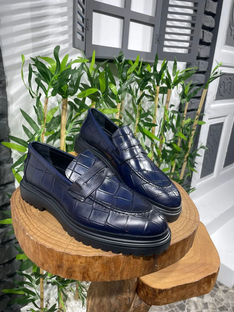 HolloShoe Men's Navy Blue Crocodile-Embossed Penny Loafers