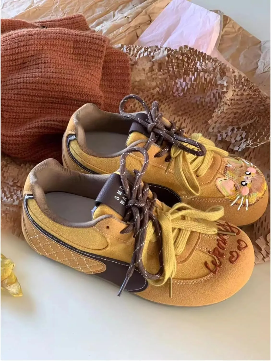 Kawaii Cute Retro Kitten Cat-Themed Trainer Sneakers for Women Soft Sole Casual Running Walking Flat Shoes Non-Slip
