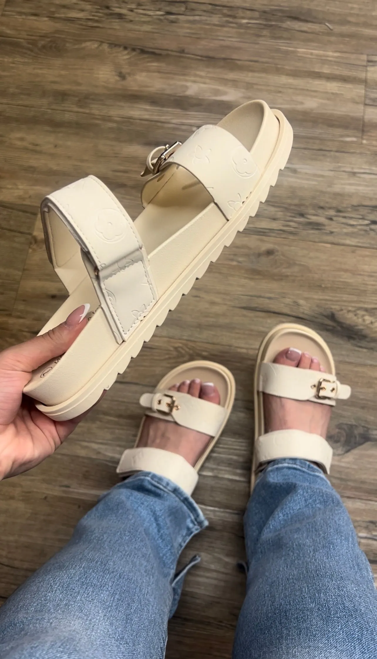 Kendal - Beige (Wide Friendly)