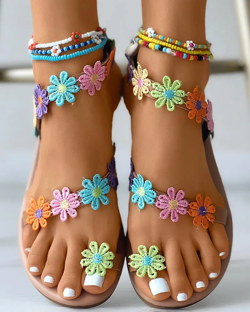 Klassische und leichte orthopädische Sandalen