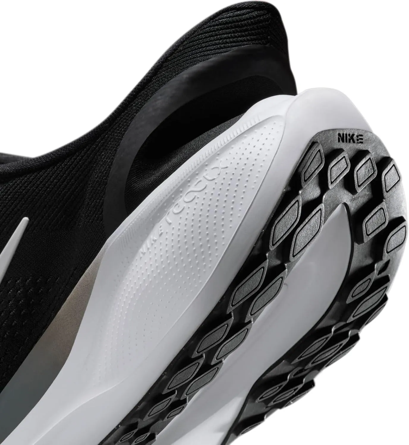 Nike Men's Pegasus Easy on Sneaker