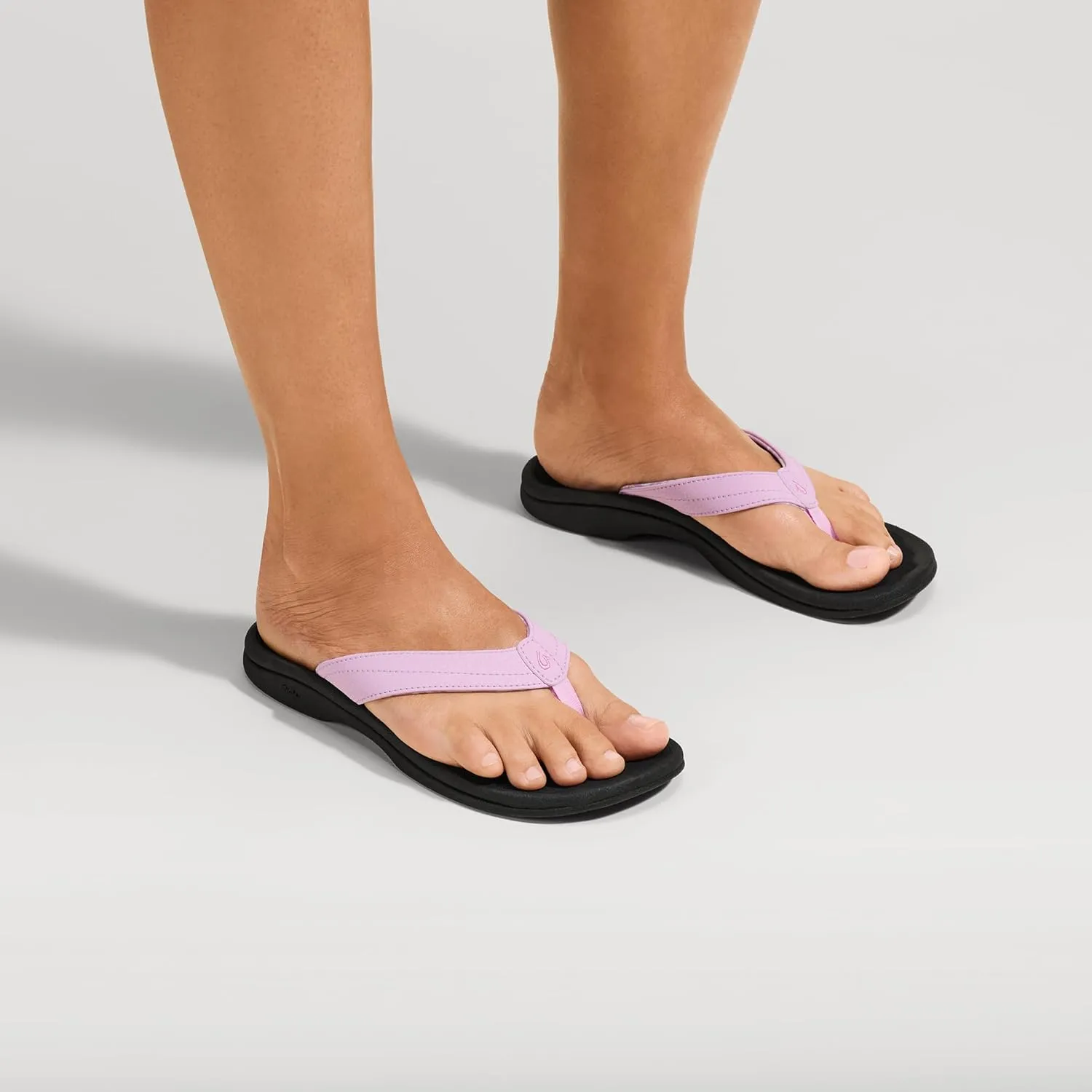 OLUKAI Ohana Women's Beach Sandals, Water Resistant Flip Flops, Arch Support & Comfort Fit, Lightweight & Durable, Enhanced Grip & Traction