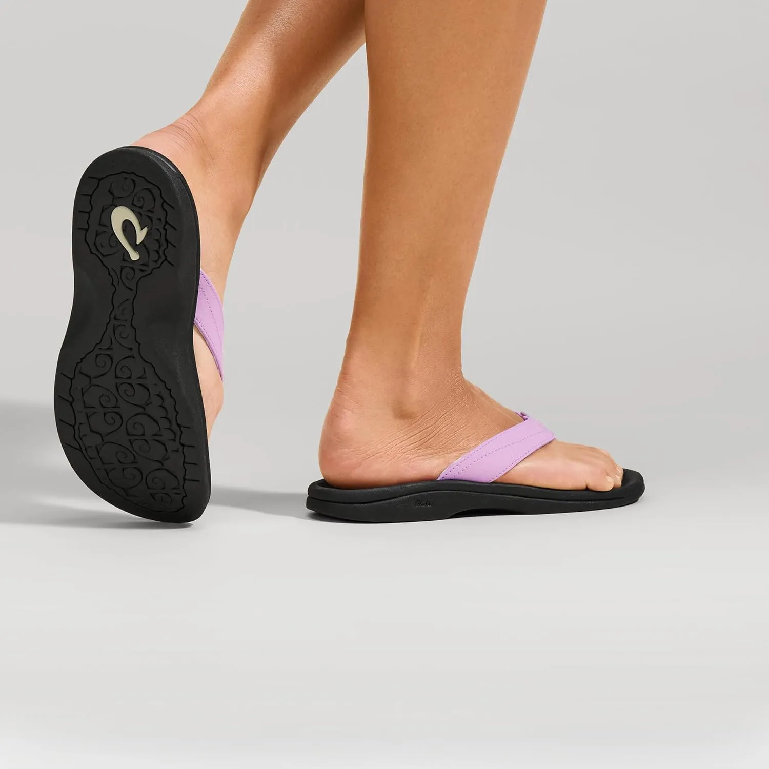 OLUKAI Ohana Women's Beach Sandals, Water Resistant Flip Flops, Arch Support & Comfort Fit, Lightweight & Durable, Enhanced Grip & Traction
