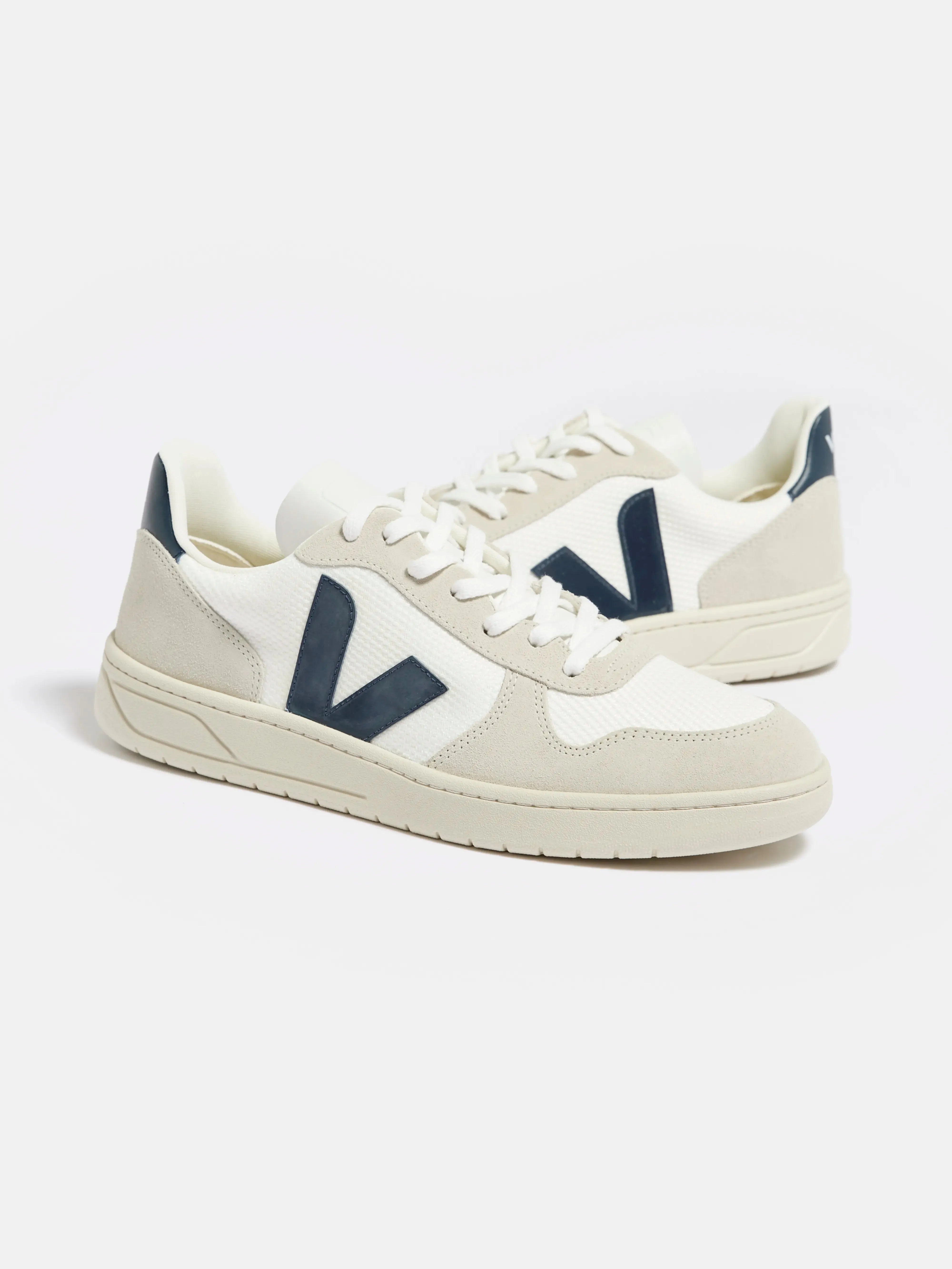 v-10 for men (241 / M / WHITE)