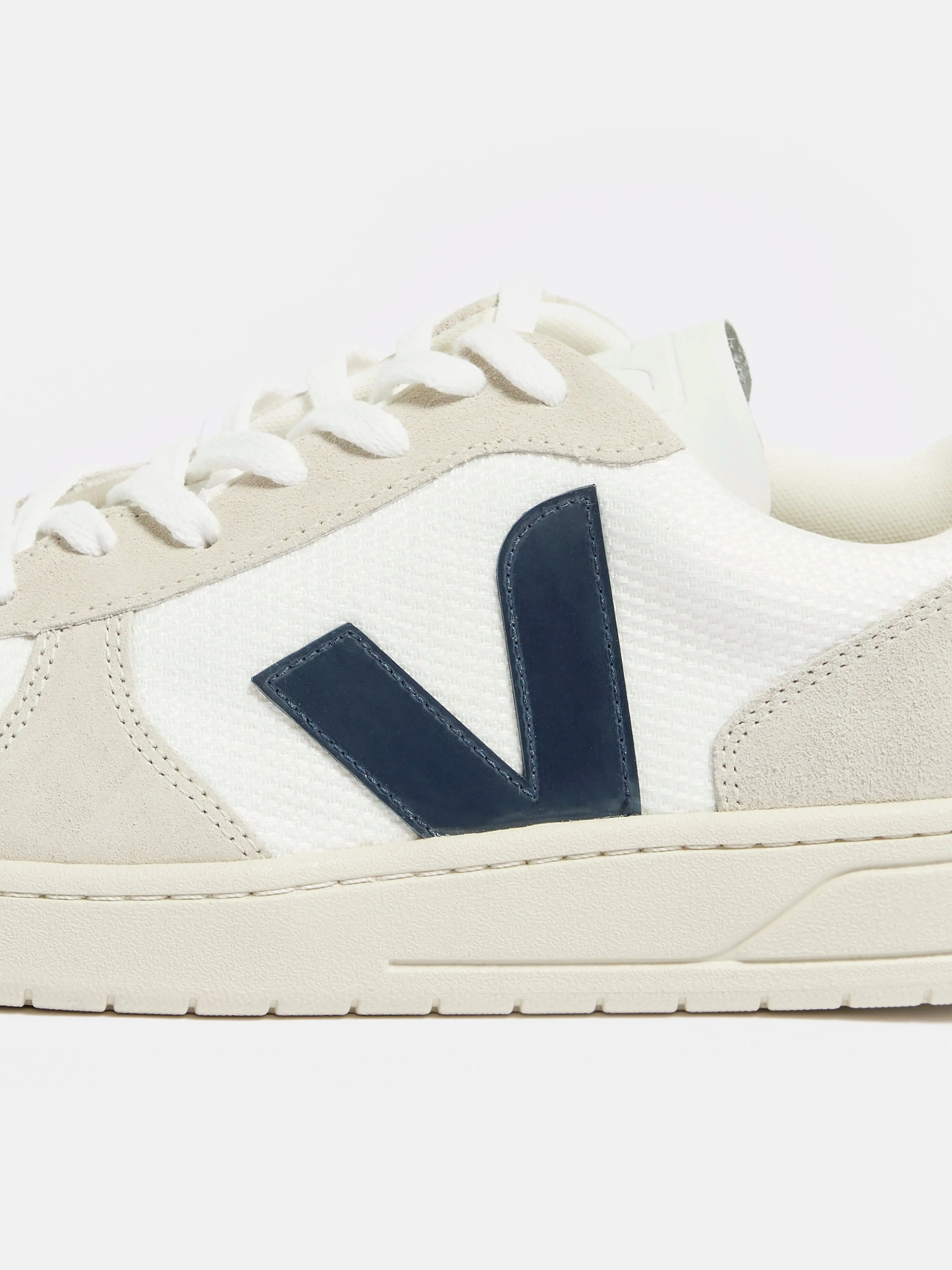 v-10 for men (241 / M / WHITE)