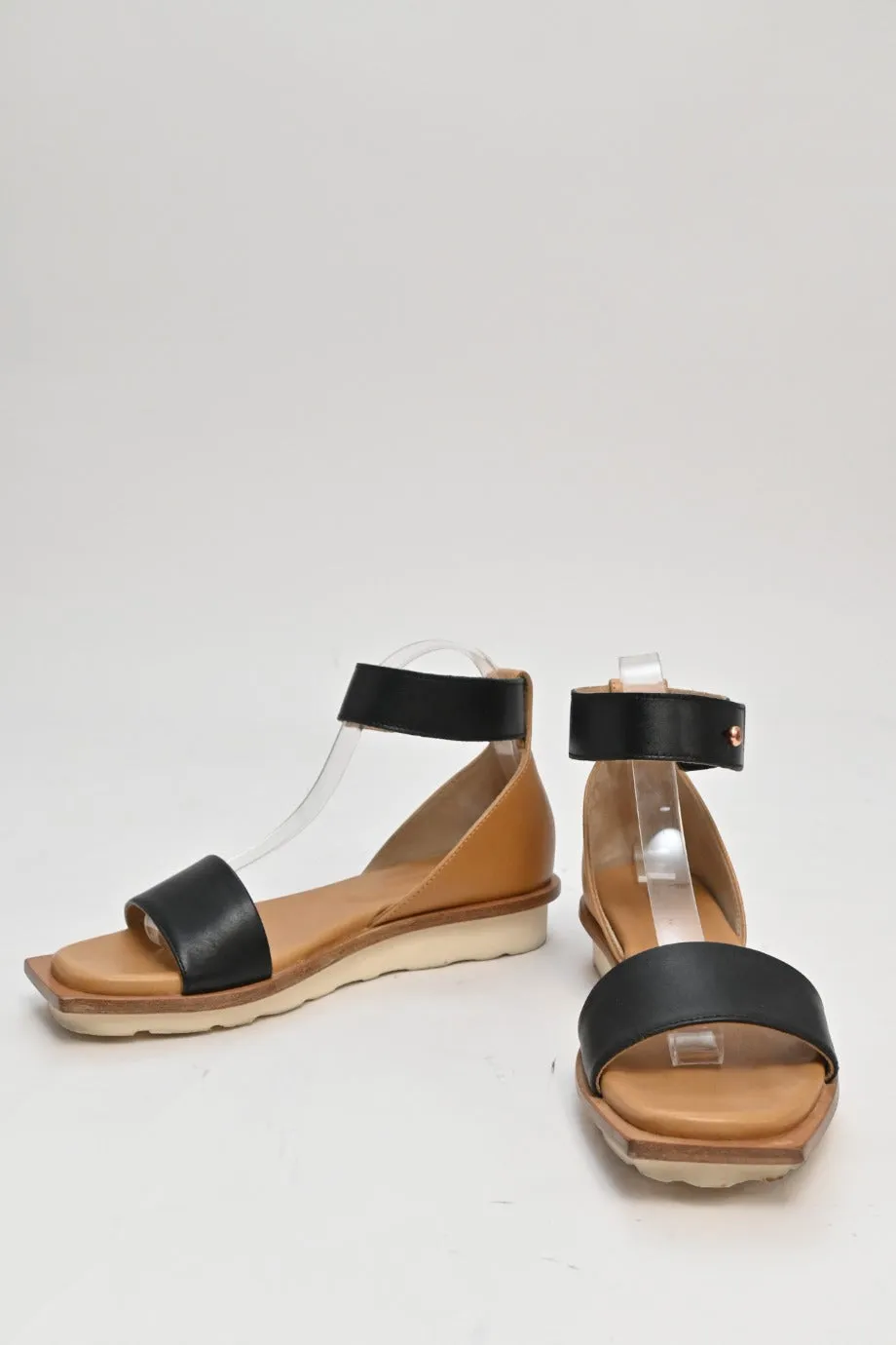 [WS6964] Issey Miyake | Flat sandals